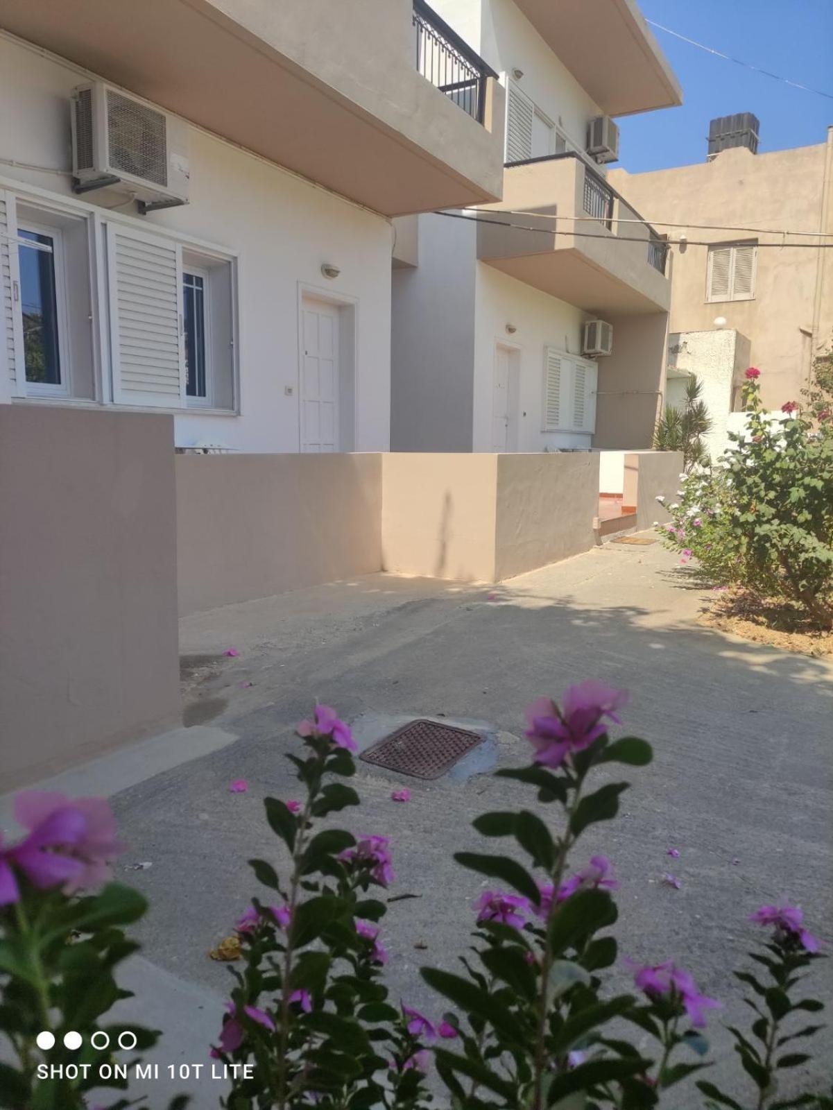 Yannis Apartments Amoudara  Exterior photo